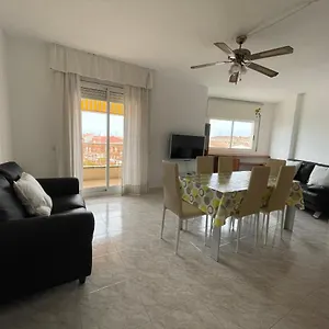 7 Personas En Calafell, Barcelona. Calafell