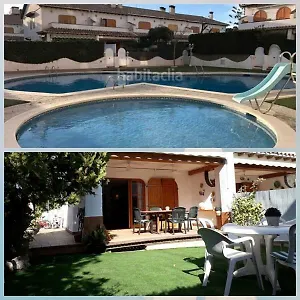 Сasa de vacaciones Wonderful Beach House With 2 Pools, Calafell